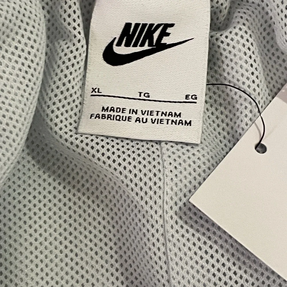 Nike Men's‎ Swim Trunks XL Light Blue Board Shorts Mesh Lined Quick Dry NWT